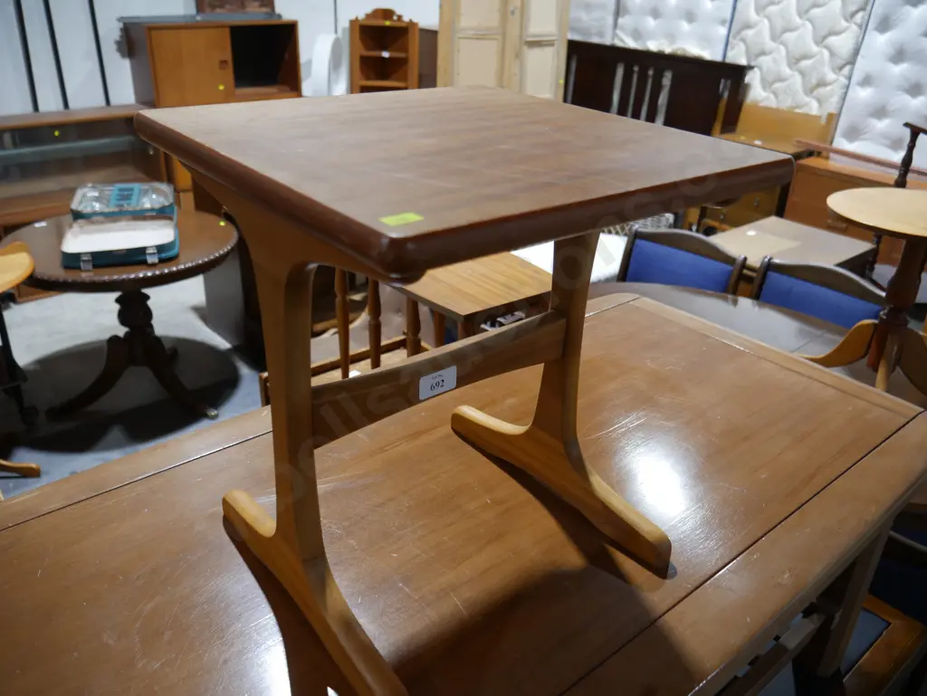 Small occasional table Image 1++