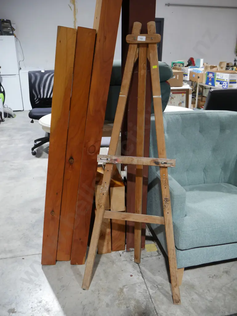 Artists easel Image 1++