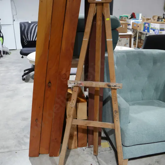 Artists easel