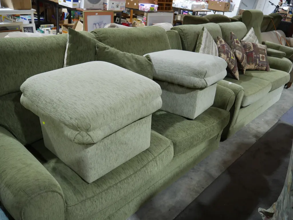 Lounge suite and two foot stools Image 1++