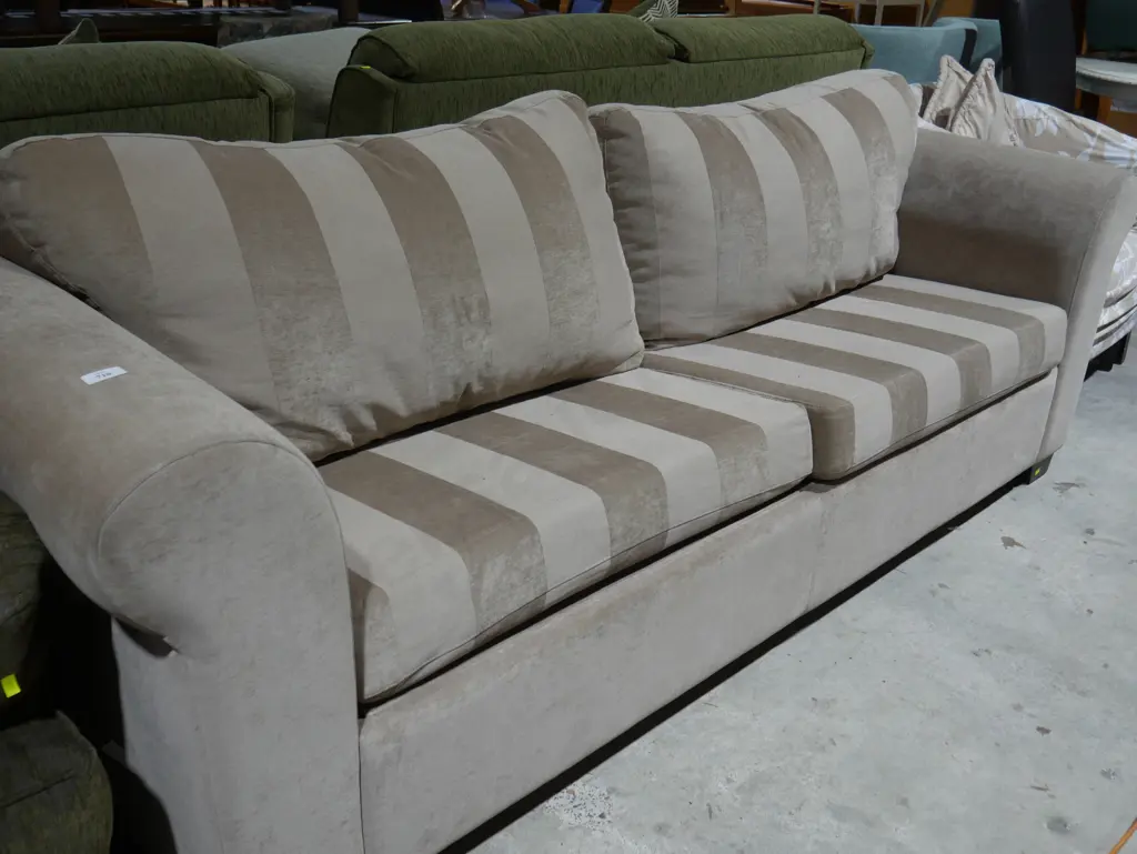 Divan couch Image 1++