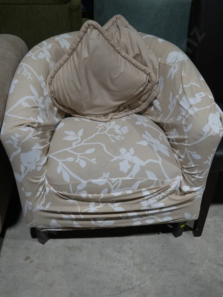 Tub chair Image 1++