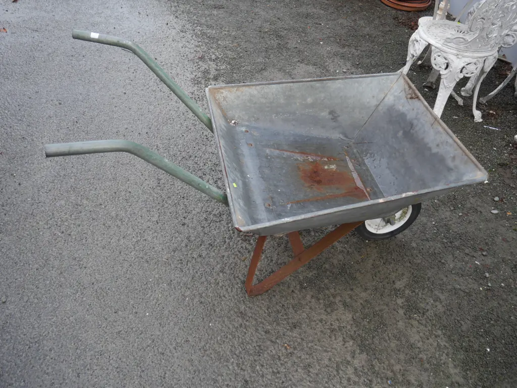 Wheelbarrow Image 1++