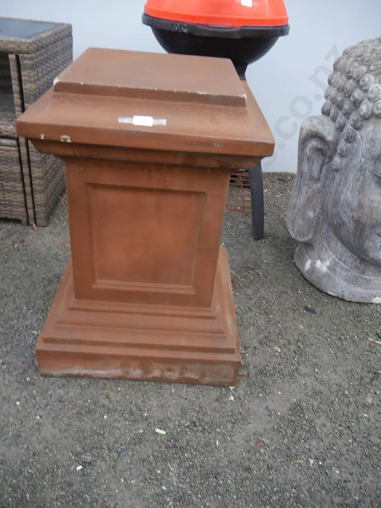 Large pedestal stand Image 1++
