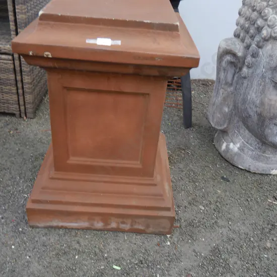 Large pedestal stand