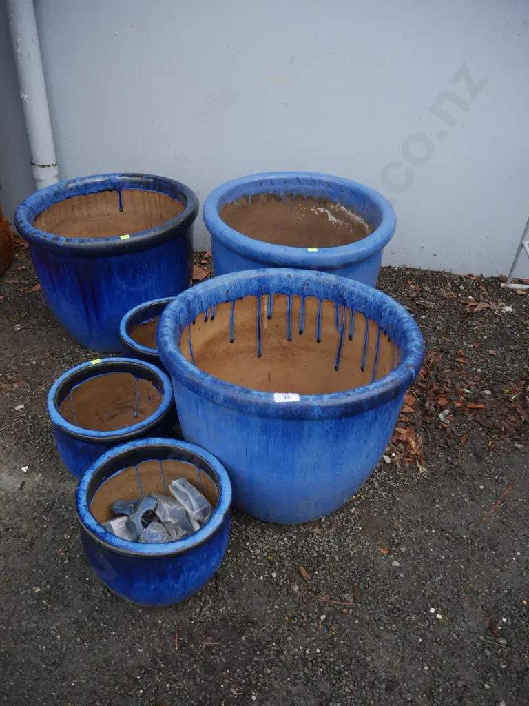 Blue plant pots Image 1++