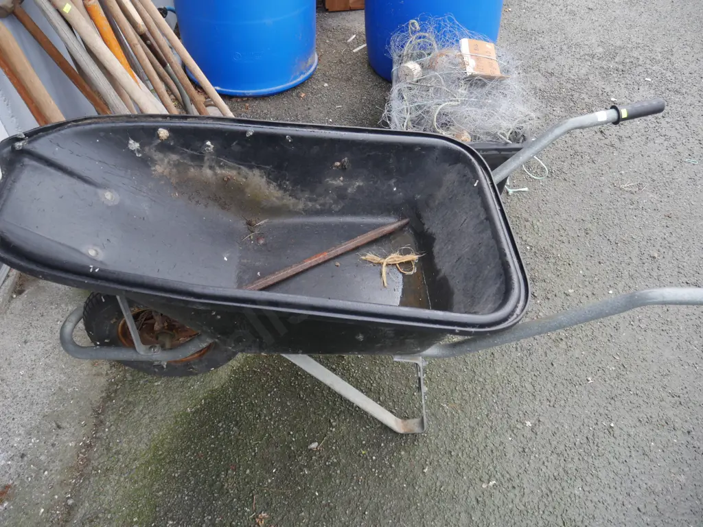 Wheelbarrow Image 1++