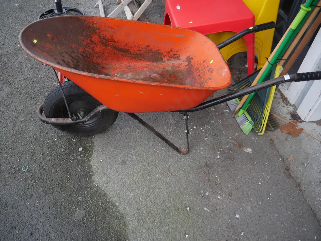 Wheelbarrow Image 1++