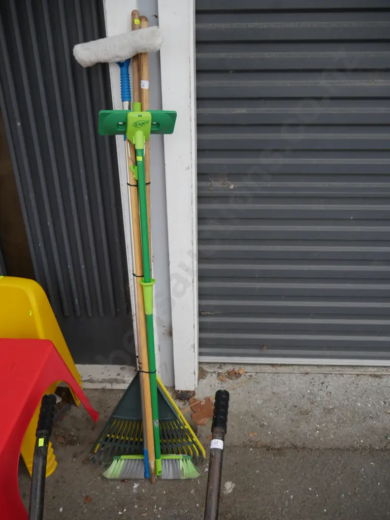 Leaf rakes etc Image 1++