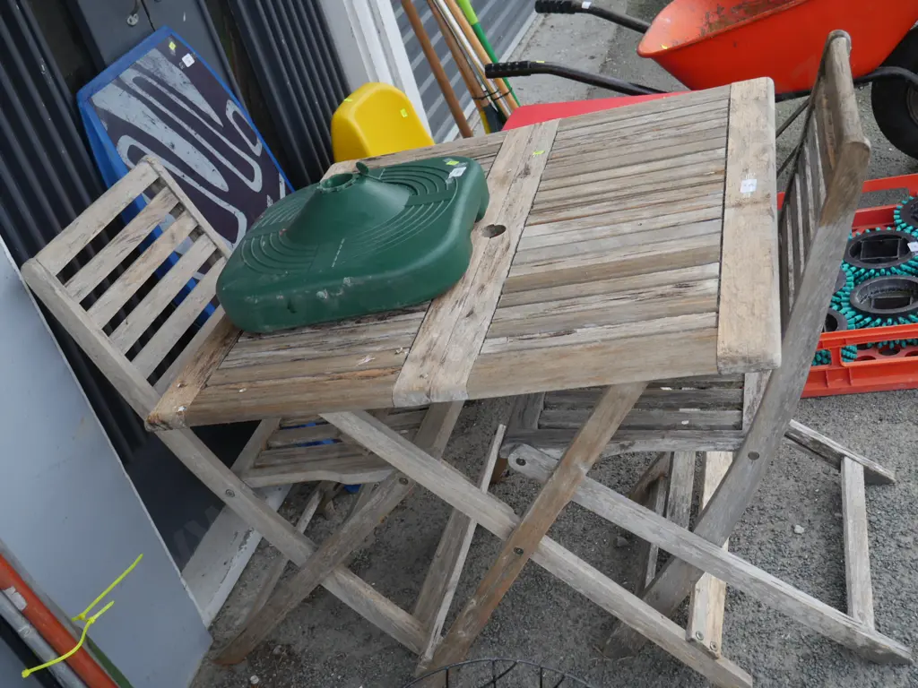 Folding outdoor wooden table and 2 chairs Image 1++