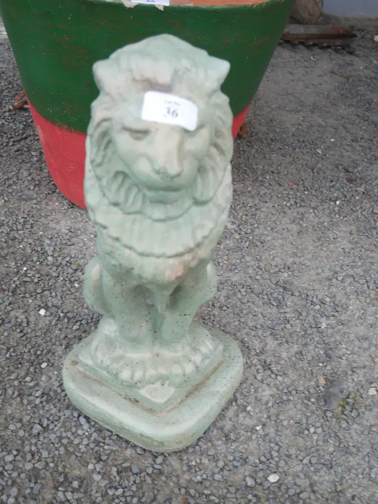 Lion garden statue Image 1++