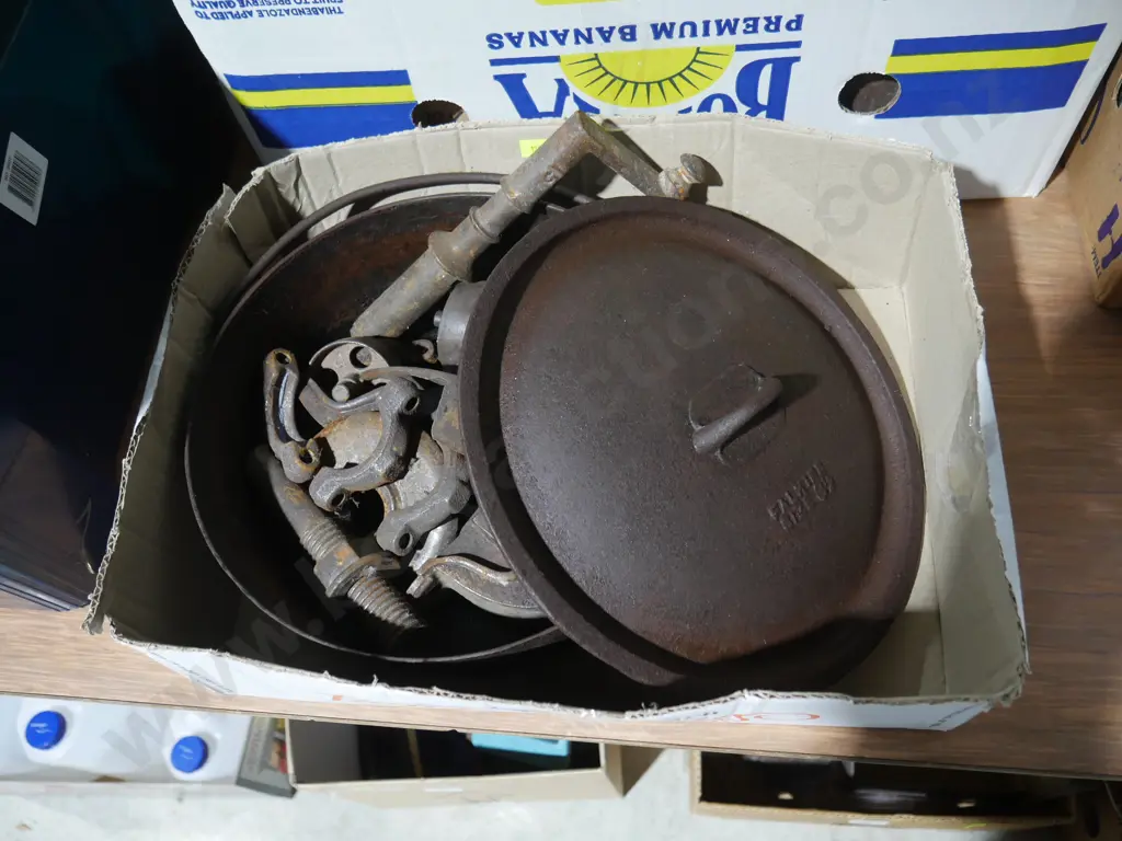 Cast iron pot, metal parts Image 1++