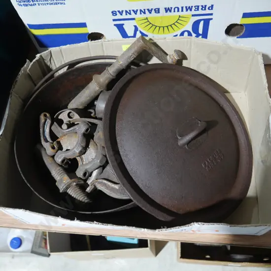 Cast iron pot, metal parts