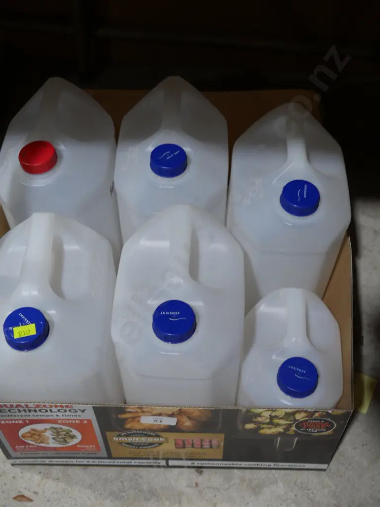 Water containers Image 1++