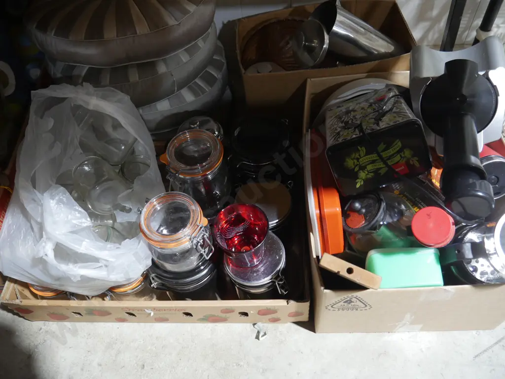 5 boxes of cushions, Mikasa dinnerware, kitchenware etc Image 1++