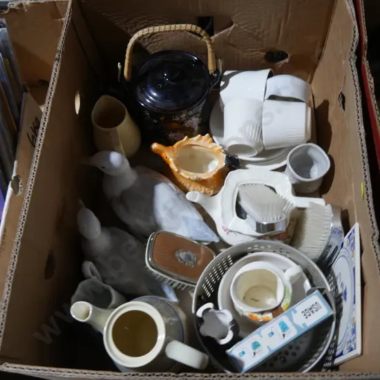 Ceramic seagulls, tea pots etc