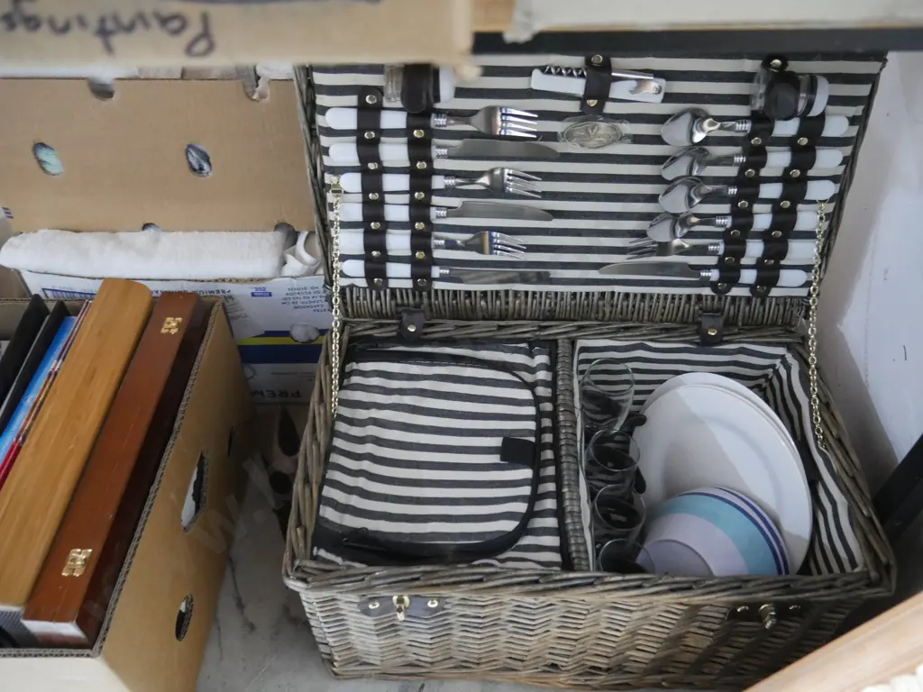 Picnic basket set Image 1++