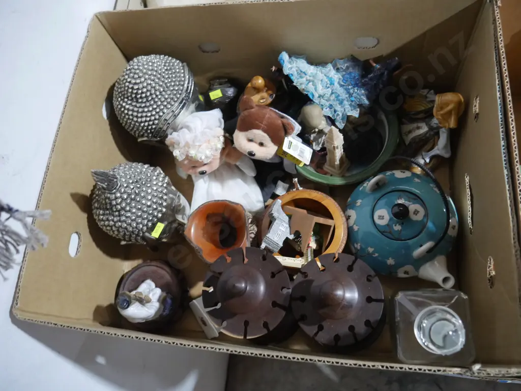 Ornaments, tea pot etc Image 1++