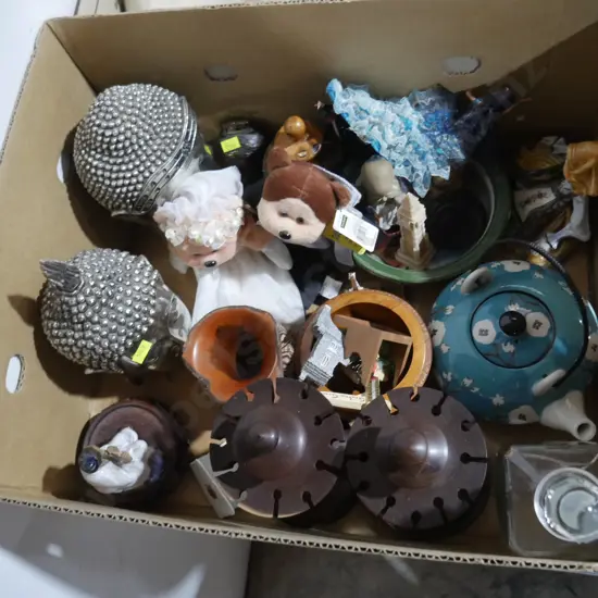 Ornaments, tea pot etc