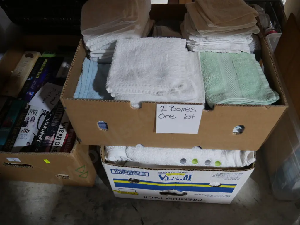 2 boxes of towels Image 1++
