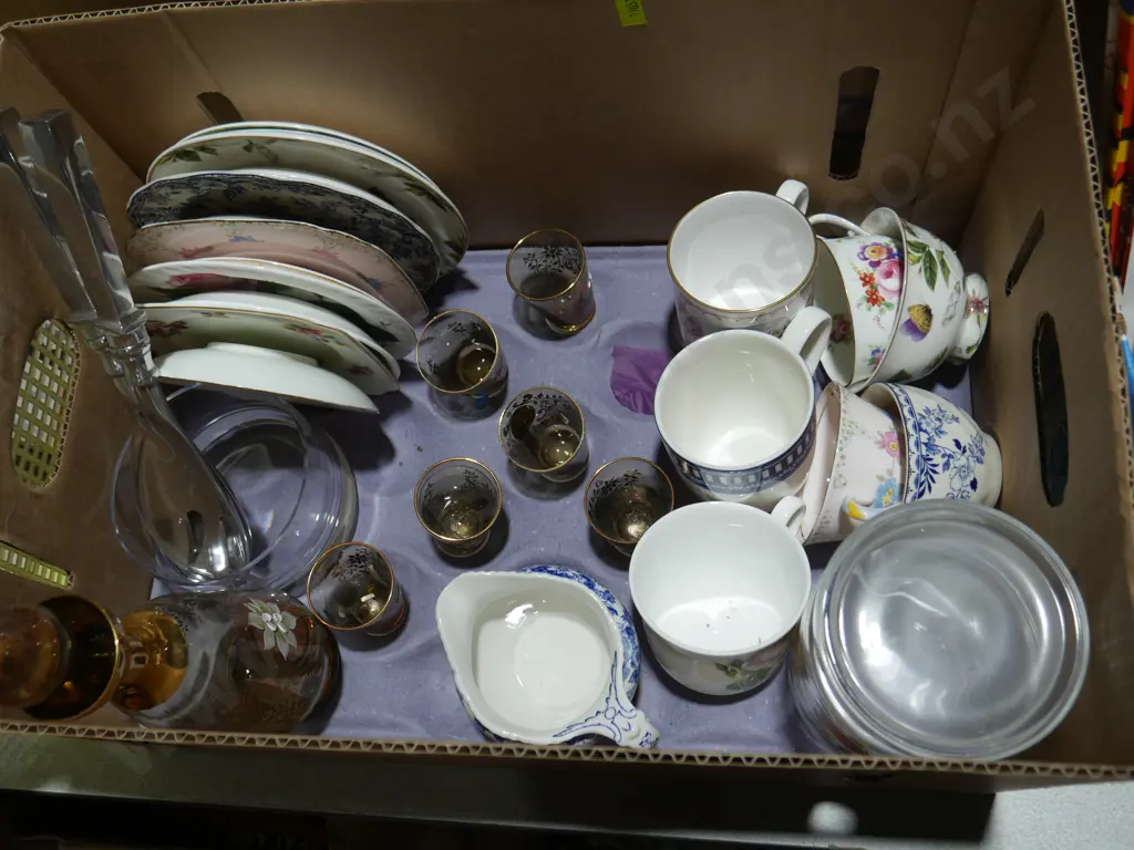China and glassware Image 1++