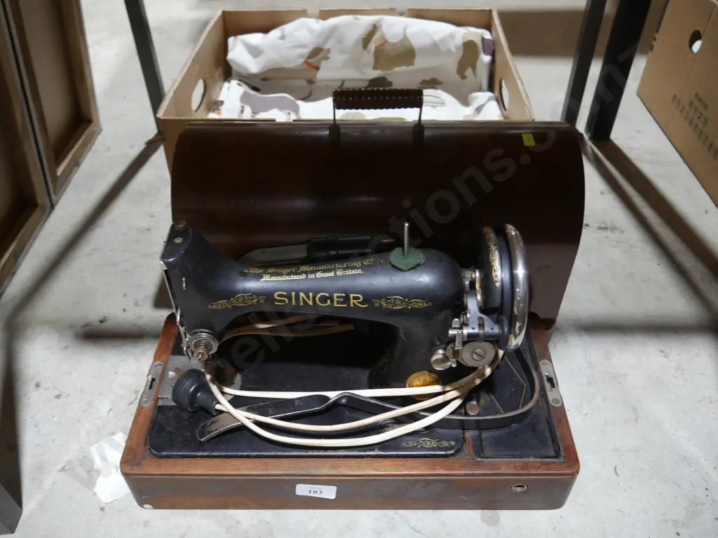 Singer sewing machine Image 1++