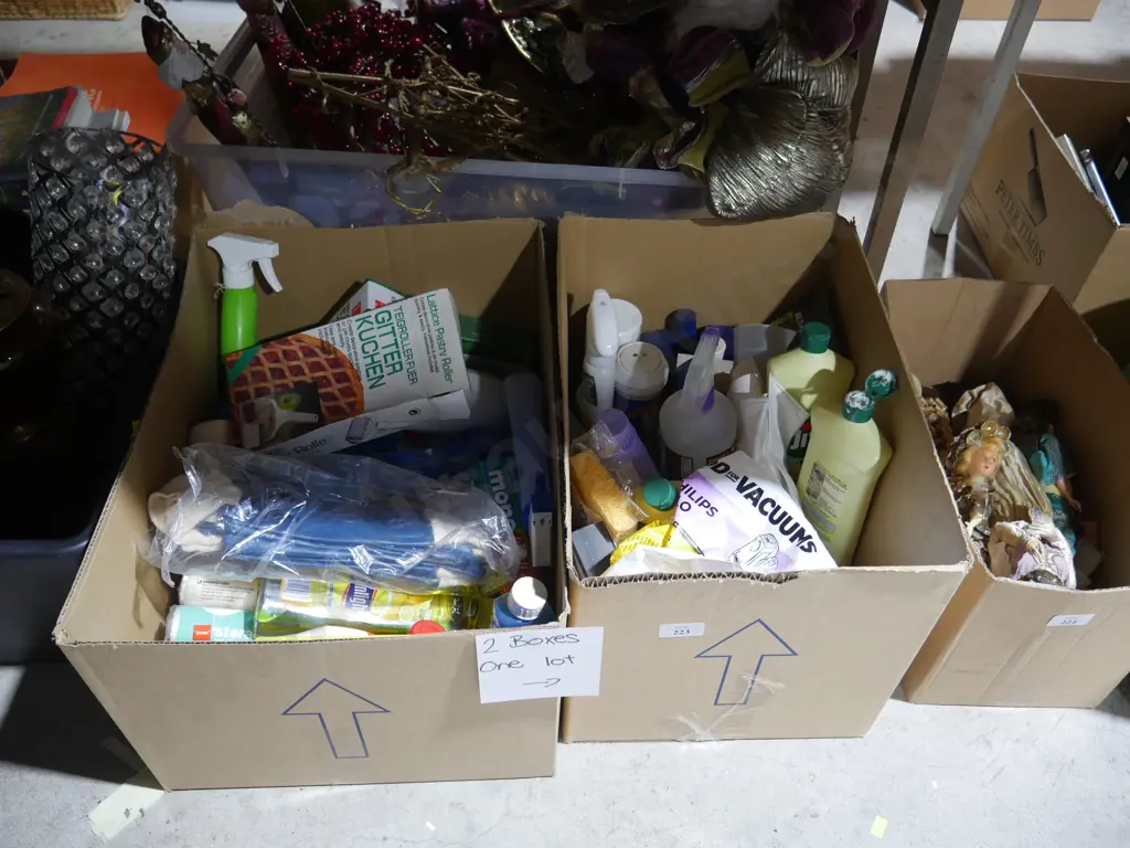 Two boxes of cleaning items Image 1++