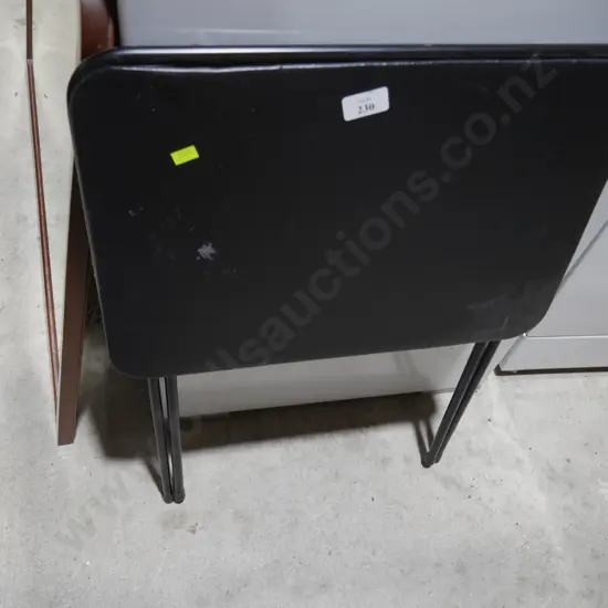 Tray table