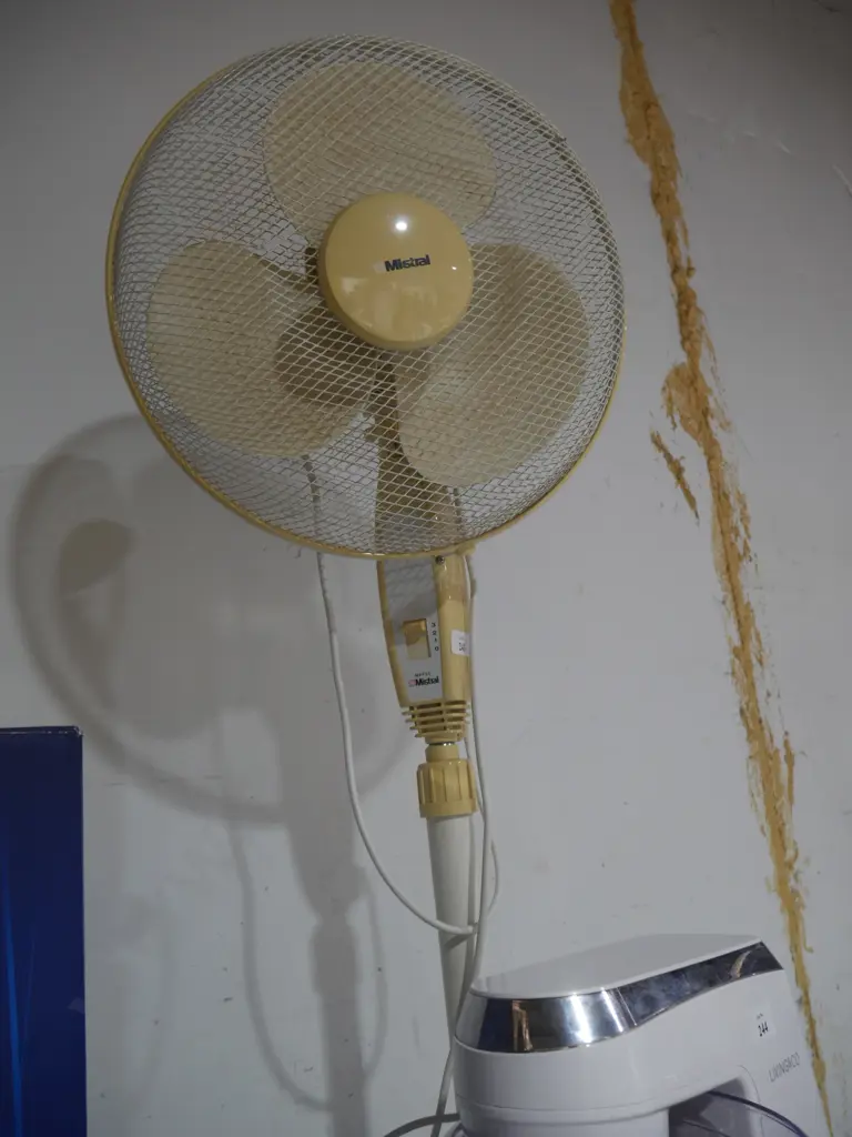 Pedestal fan Image 1++