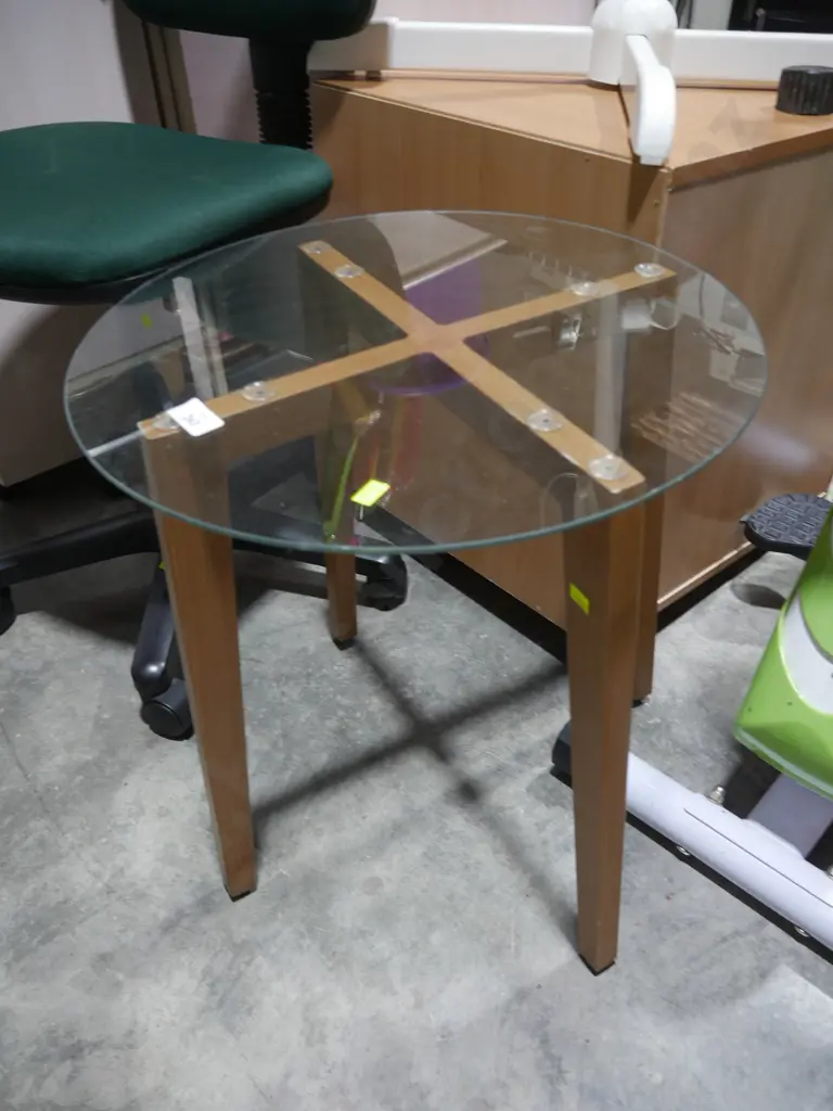 Glass top side table Image 1++