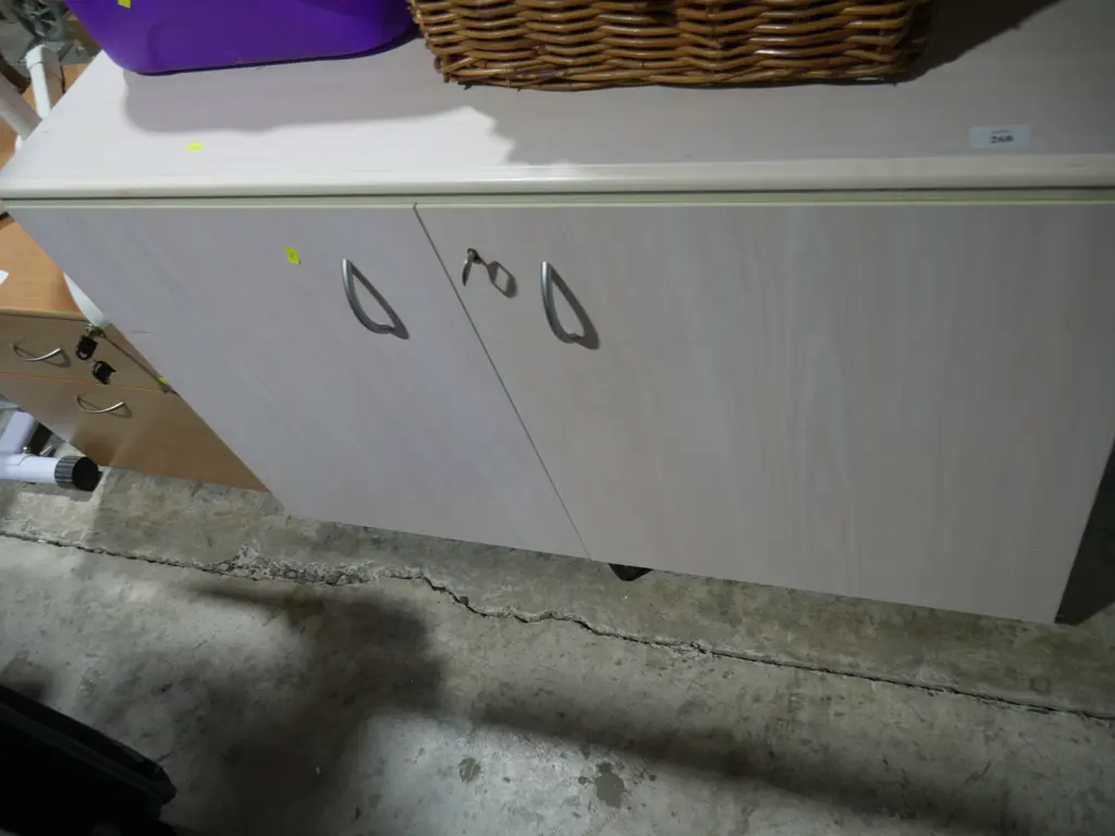 Sewing cabinet Image 1++