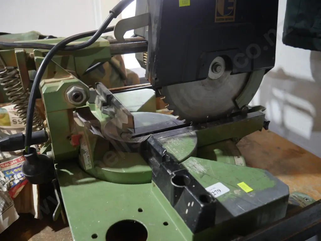 Sliding compound mitre saw, table and roller conveyors Image 1++