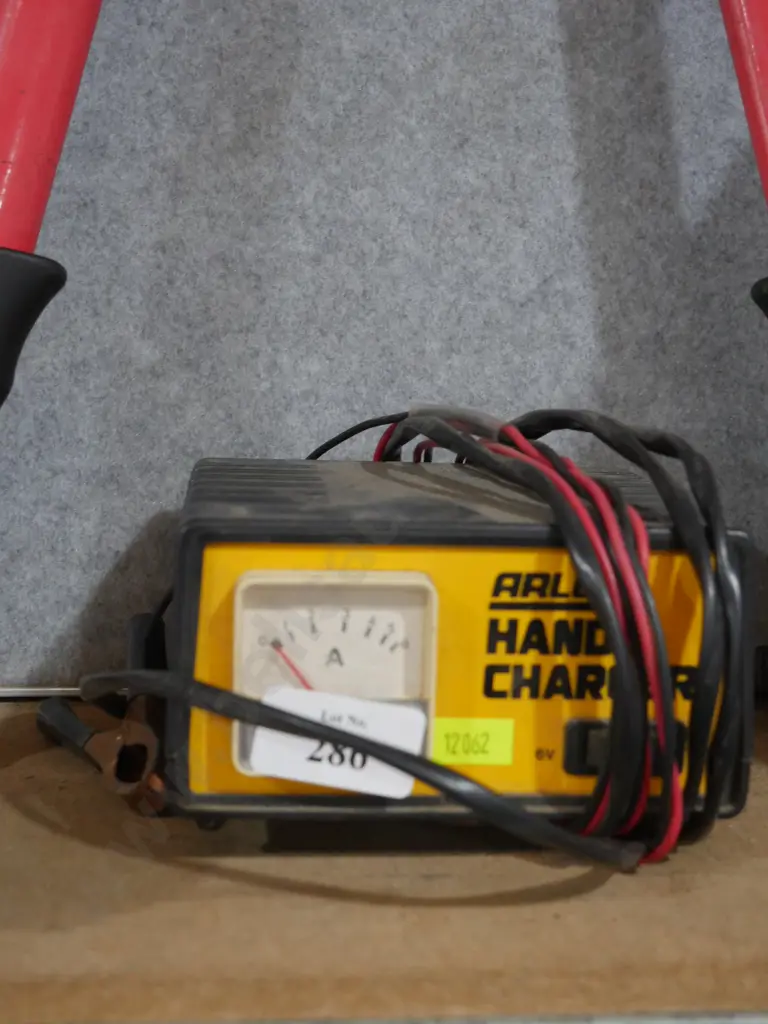 Arlec battery charger Image 1++