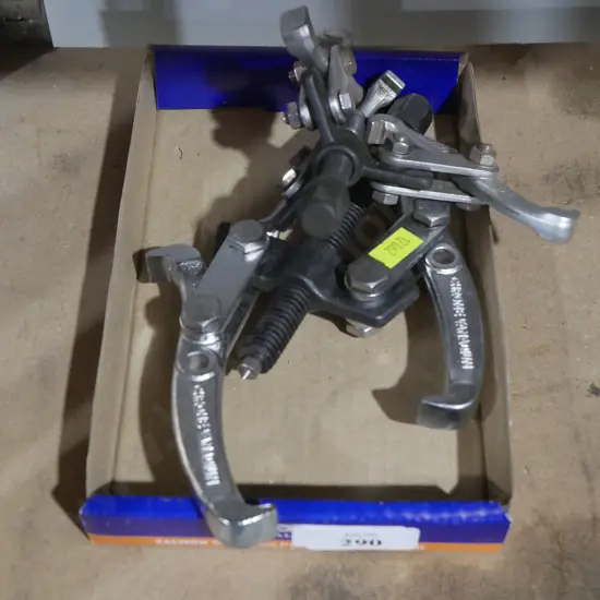 Gear pullers