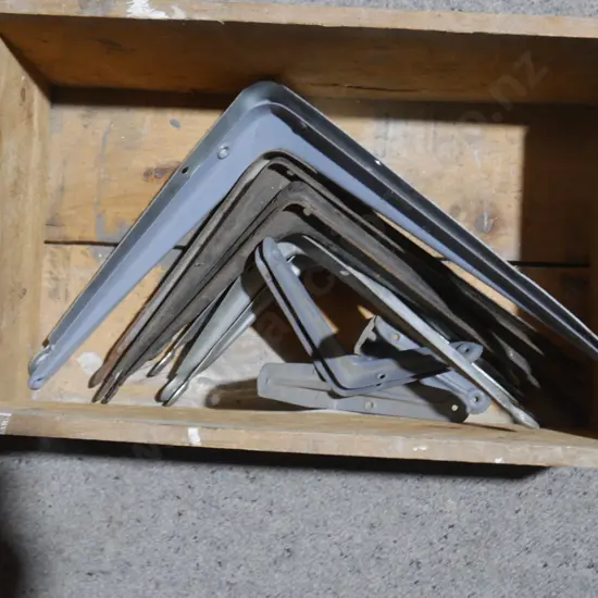 Shelf brackets