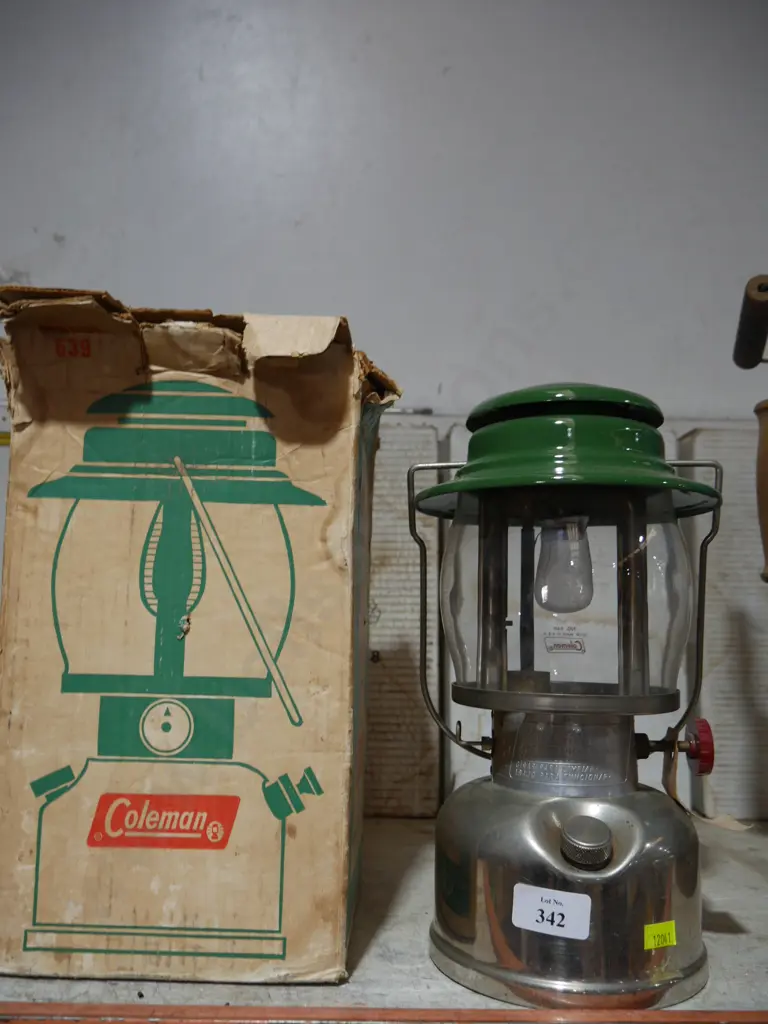 Coleman lantern Image 1++