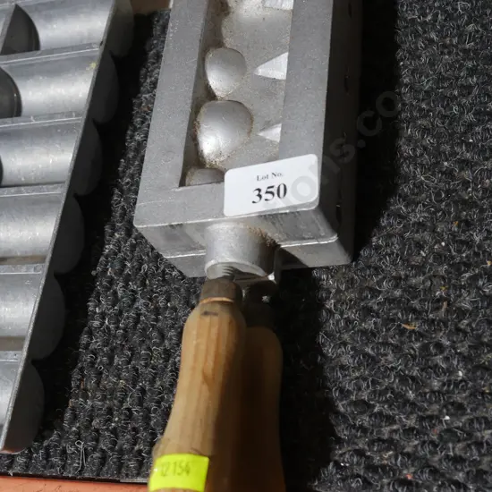 Sinker mould