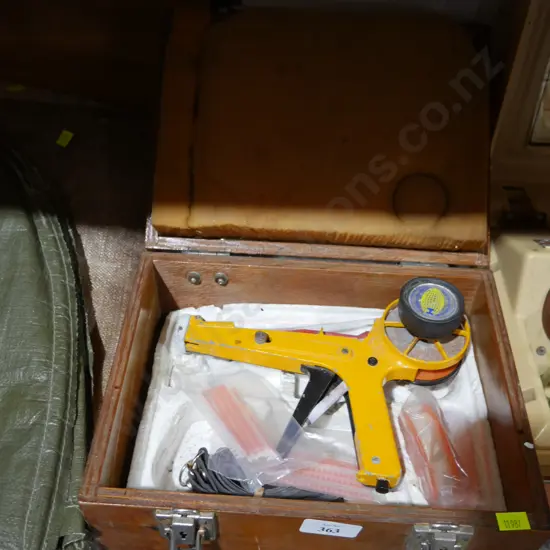 Applicator gun