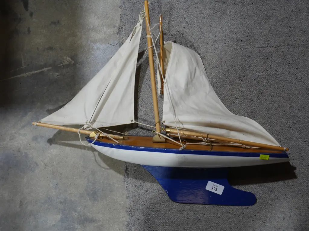 Model sailboat Image 1++