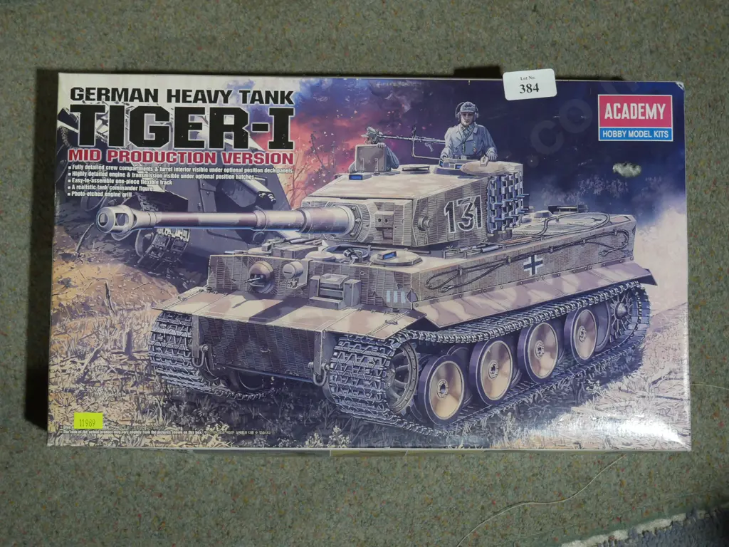 Tiger-1 model kit Image 1++