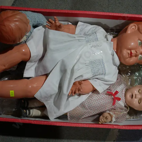 3 dolls