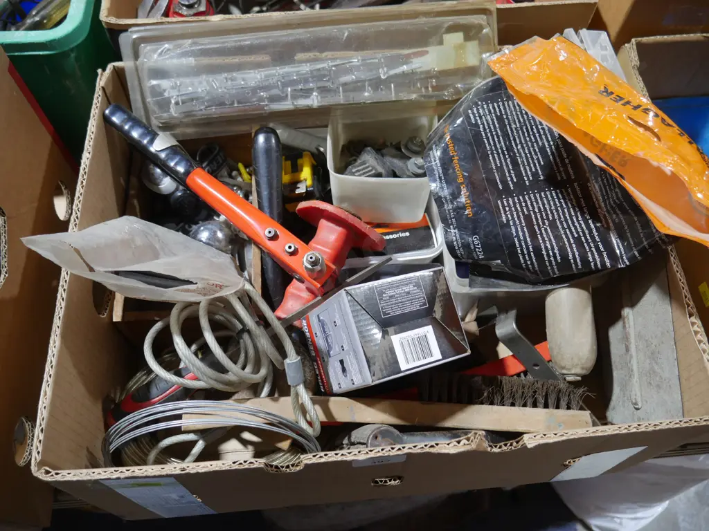 Assorted garage sundries Image 1++