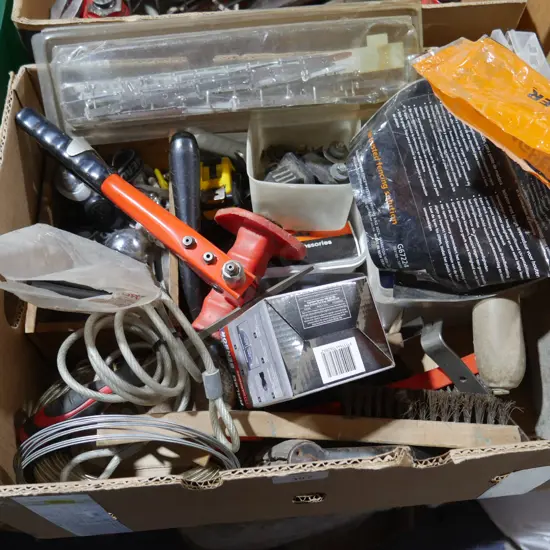 Assorted garage sundries