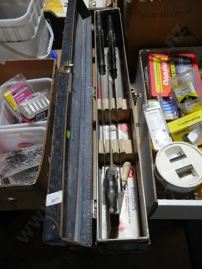 Hand saws and case Image 1++