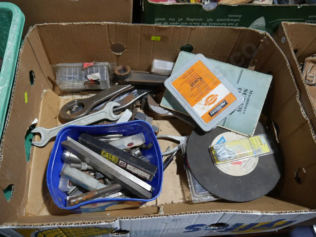 Assorted workshop sundries Image 1++