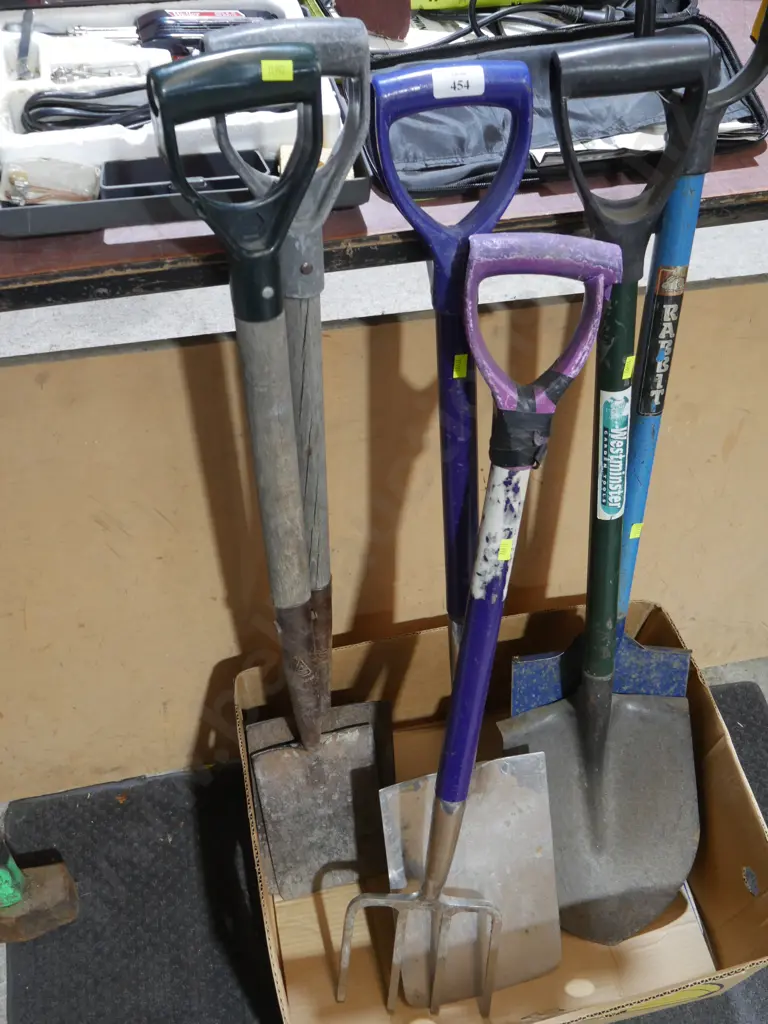 Assorted garden tools Image 1++