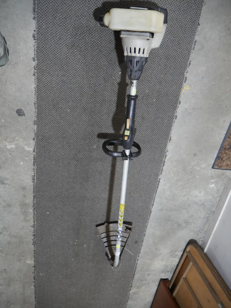 Ryobi petrol line trimmer Image 1++