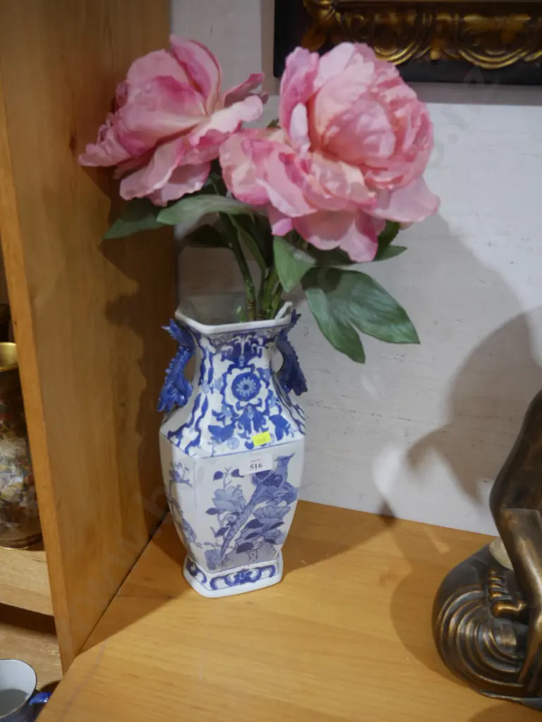 Blue and white vase Image 1++