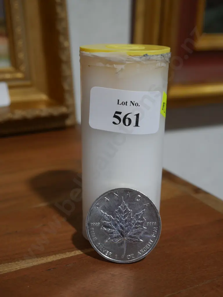 Container of 25 silver Canadian $5 coins, 31gramms of .9999 silver each coin. Image 1++