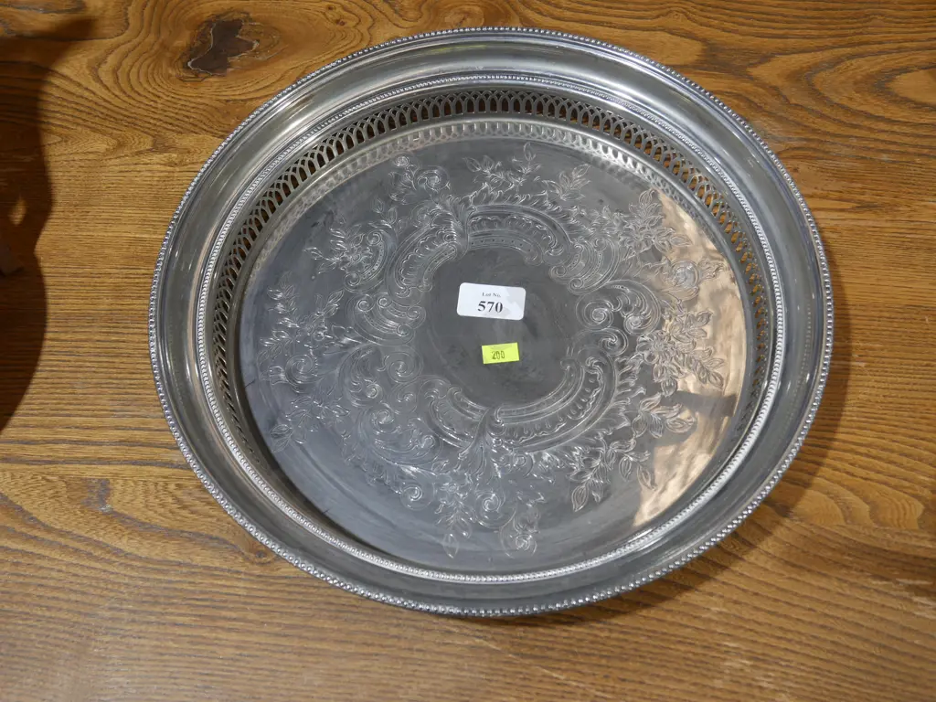 Silver plated serving tray Image 1++